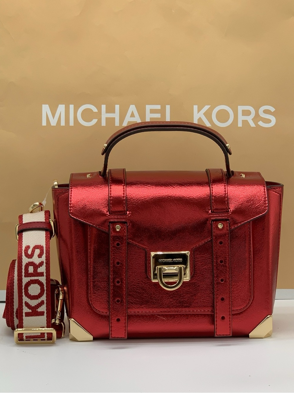 Michael Kors Manhattan Medium Patent
Faux Leather Satchel - Picture 2 of 15